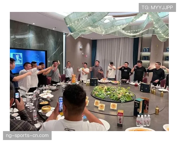 熊朝忠居然连个普通周末都能安排得像明星大秀场？开什么豪车还带这么多人！