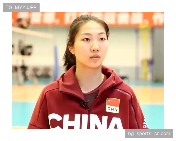 袁心玥镜头外居然爱穿拖鞋？场上霸气女王下了场秒变邻家大妈了吧！