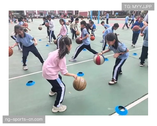 新手必看：篮球走步与两次运球的区别如何判定？
